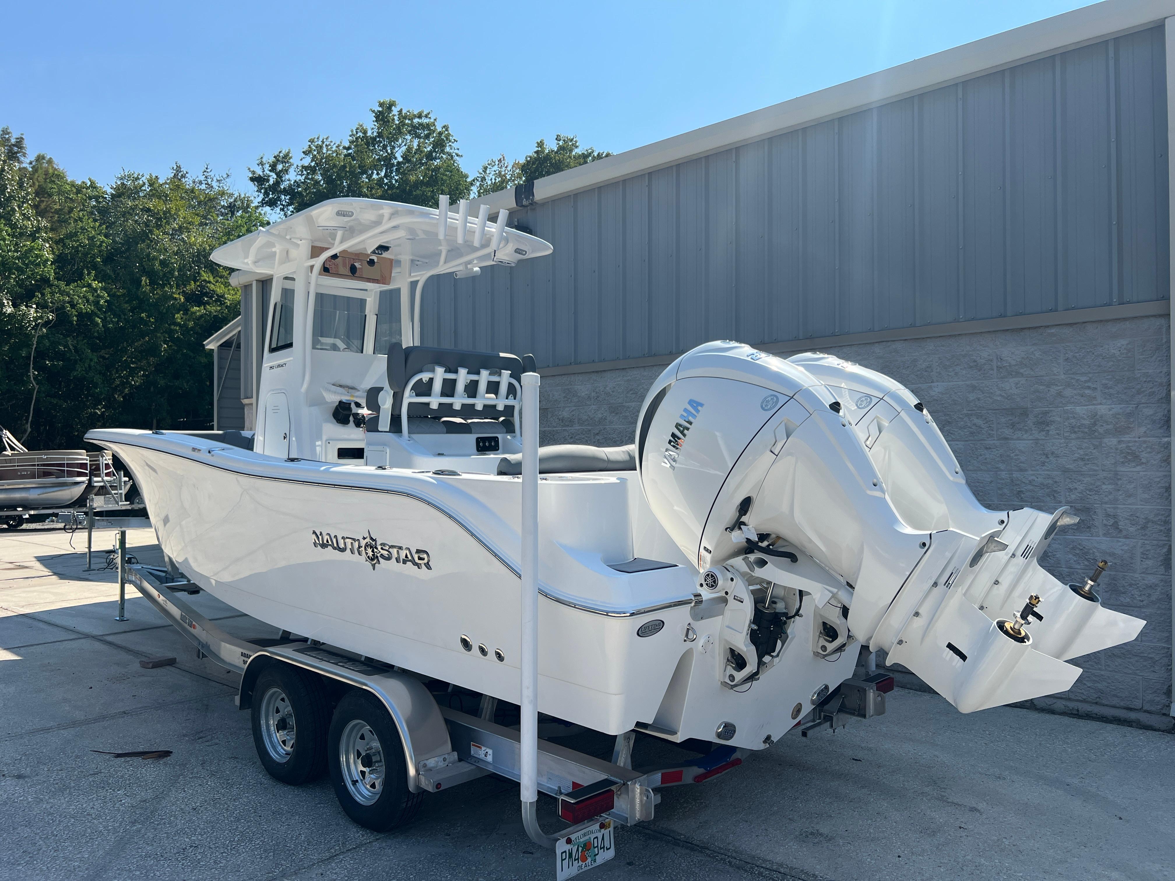 2025 NauticStar 252 Legacy