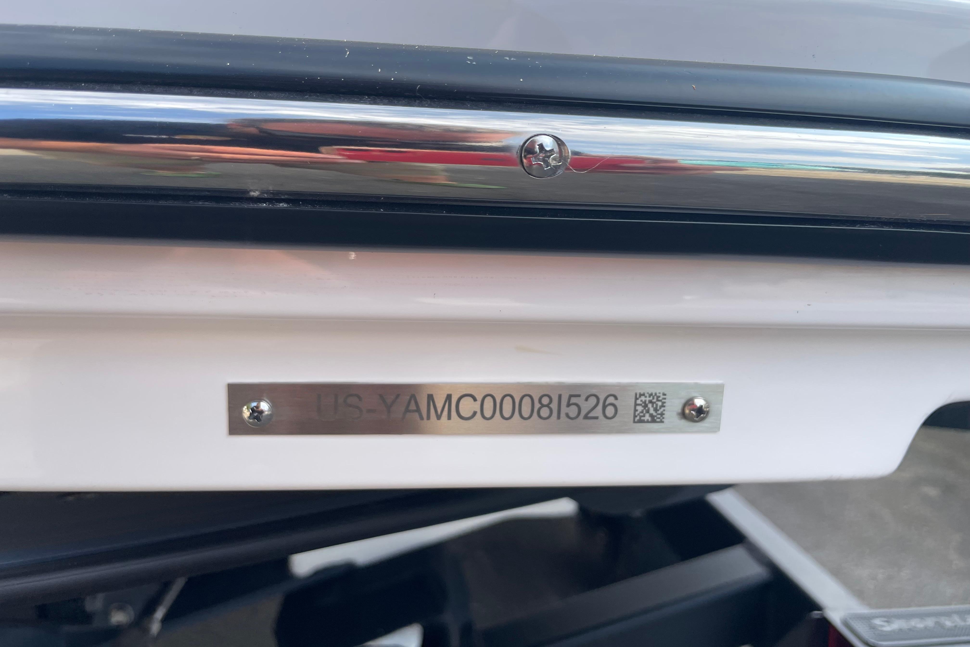 2026 Yamaha Boats 222XD identification plate with serial number and QR code.