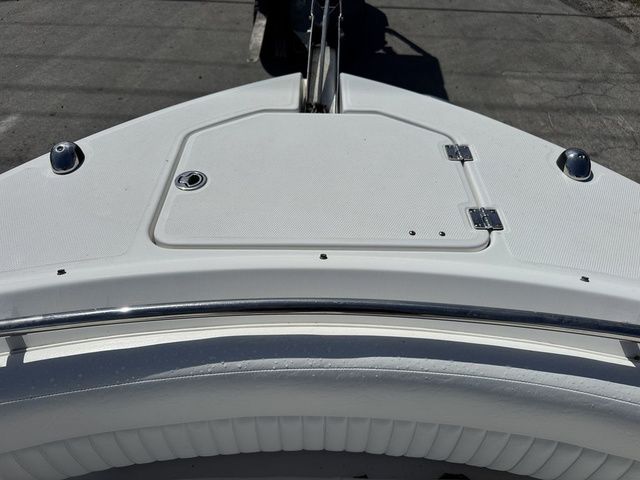 2012 Robalo 247 DC - 12