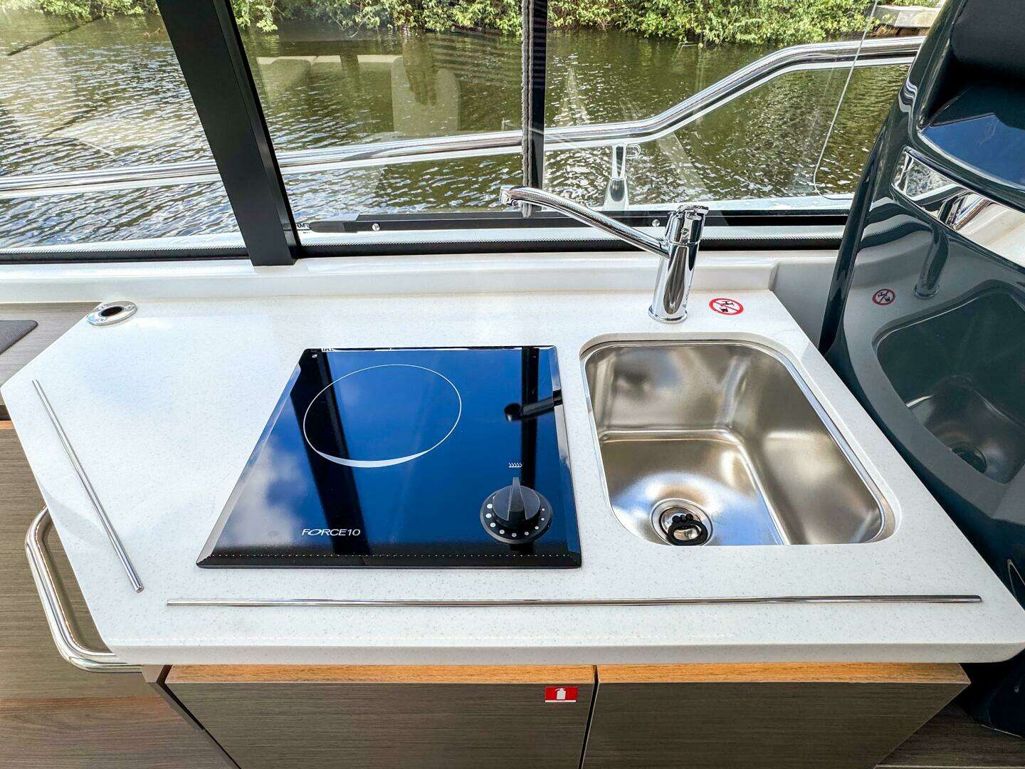 2025 Wellcraft 38 Explorer - Image 24