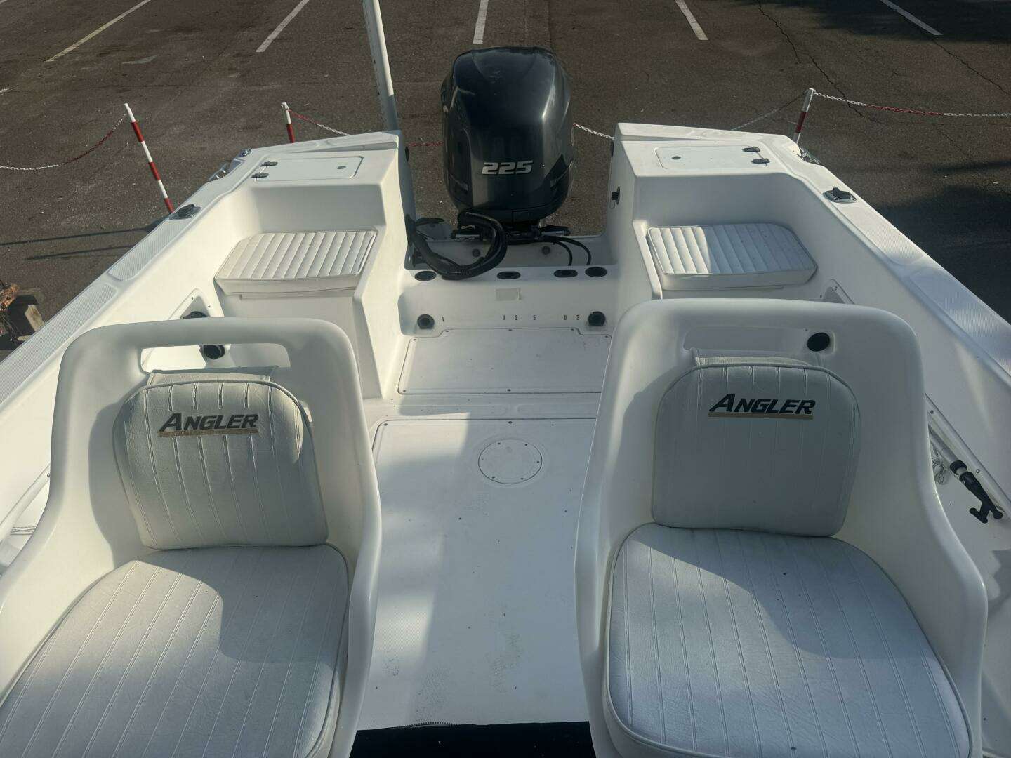2004 Angler 220 Walkaround - Image 9