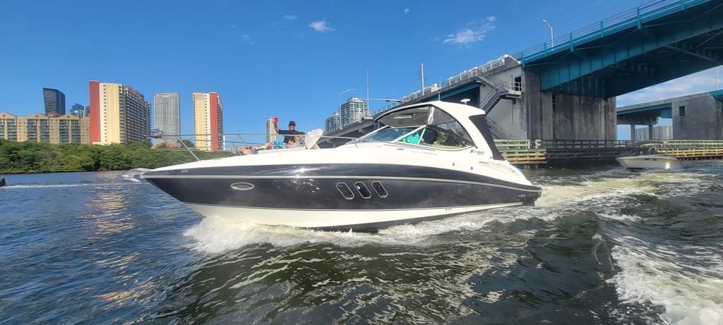 2012 Cruisers Yachts 350 Express - 4
