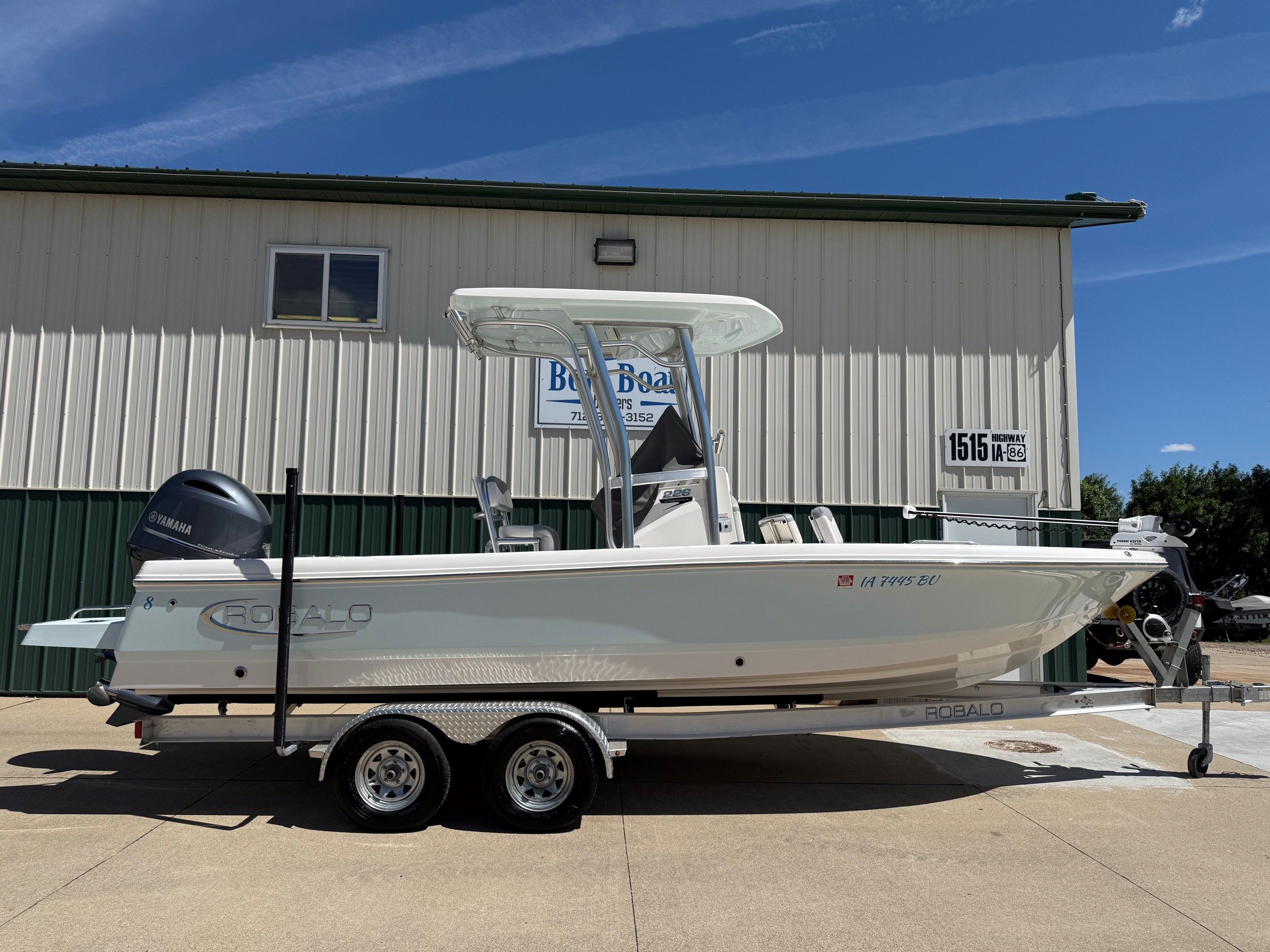2021 Robalo 226 Cayman