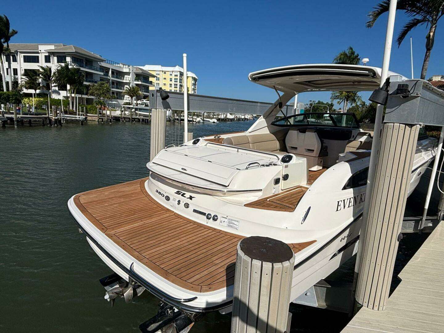 2016 Sea Ray 350 SLX - Image 4