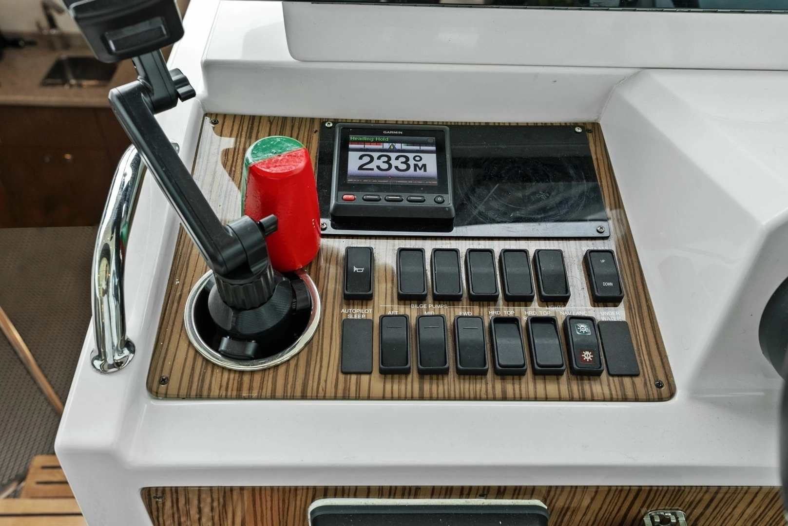 2014 Cruisers Yachts 48 Cantius - Image 11