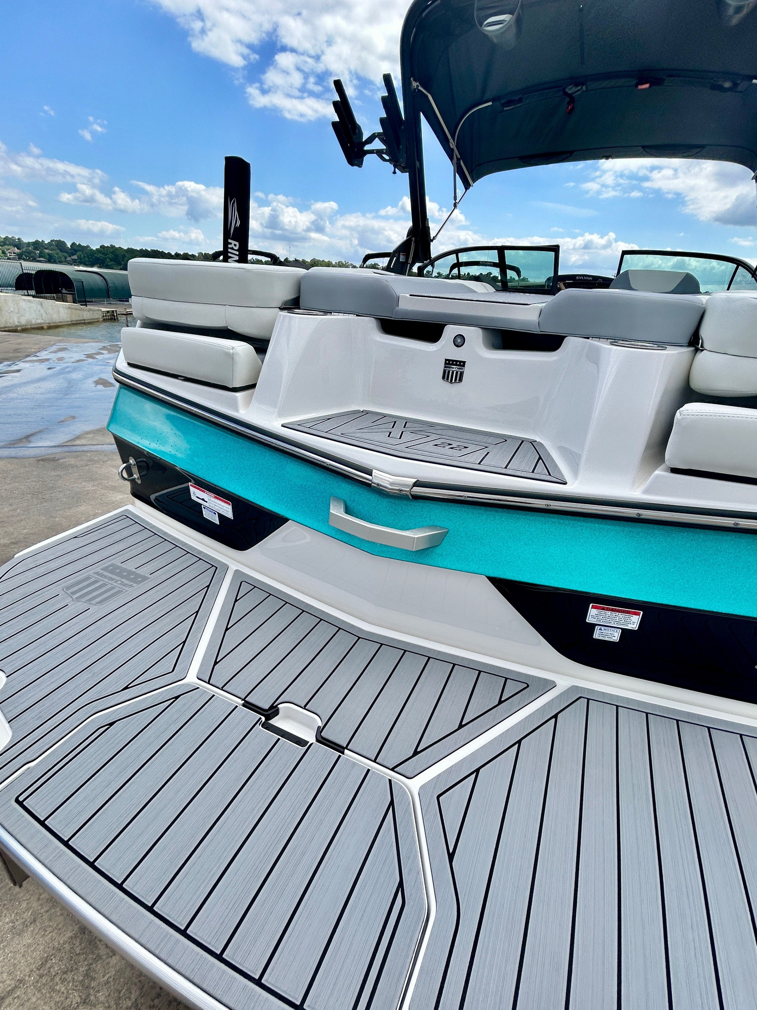 2026 MasterCraft XT22 - 13