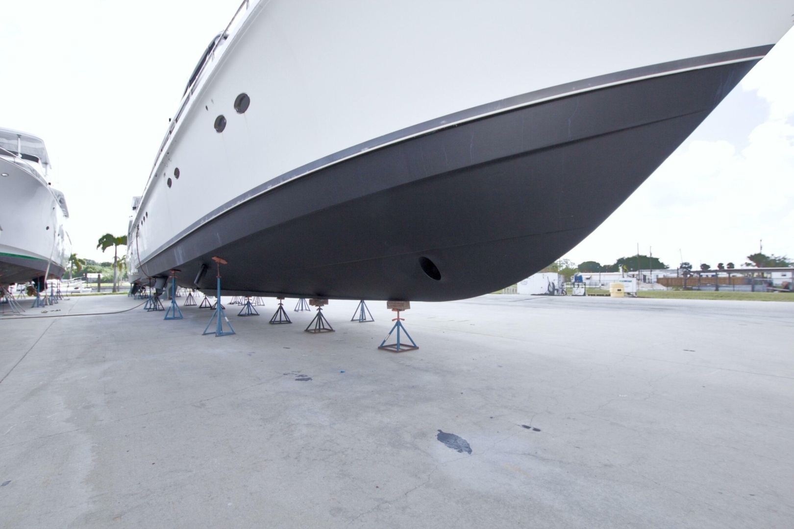 1998 Lazzara Yachts 76 Skylounge Grand Salon - Image 129