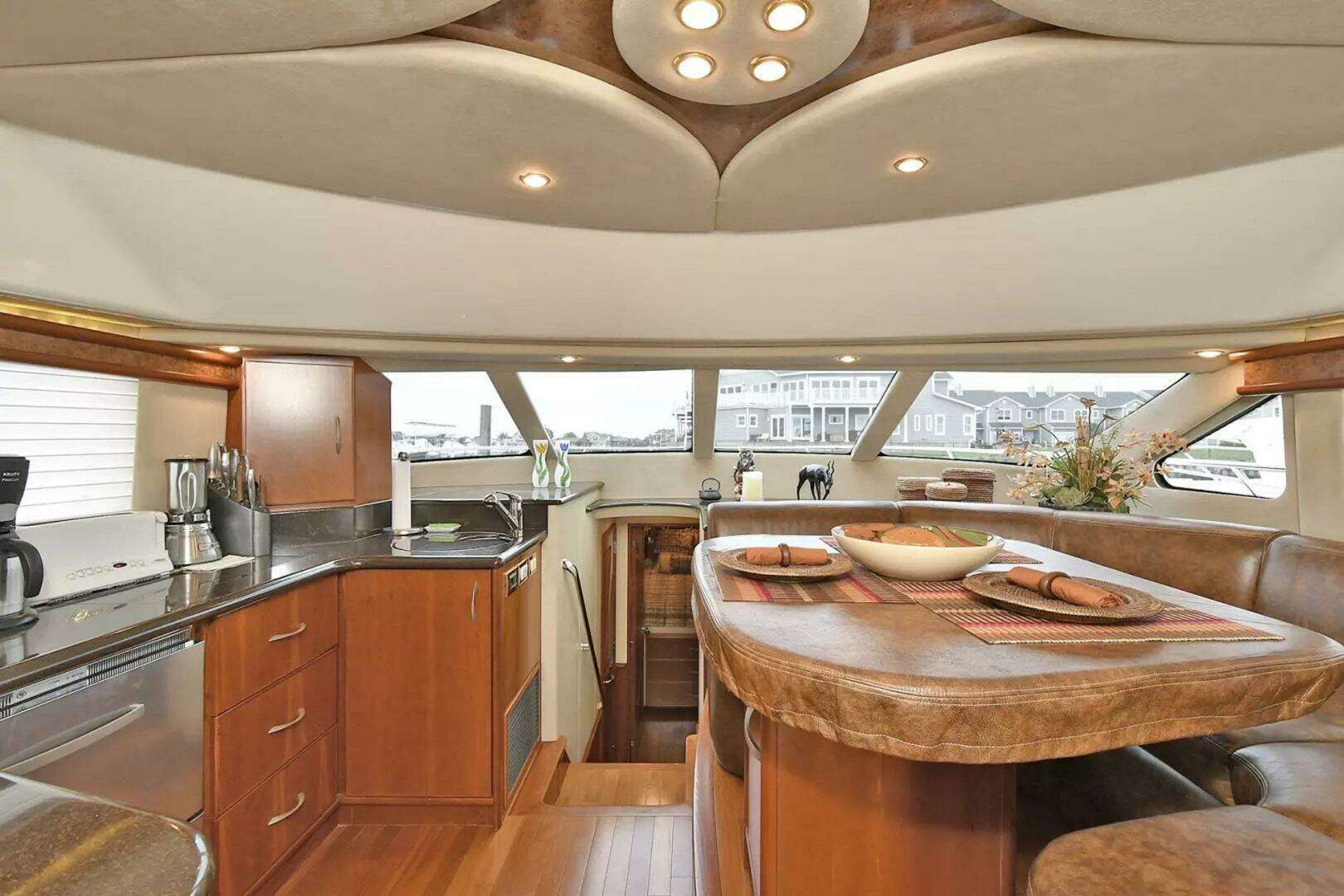 2009 Silverton 52 Ovation - Image 8