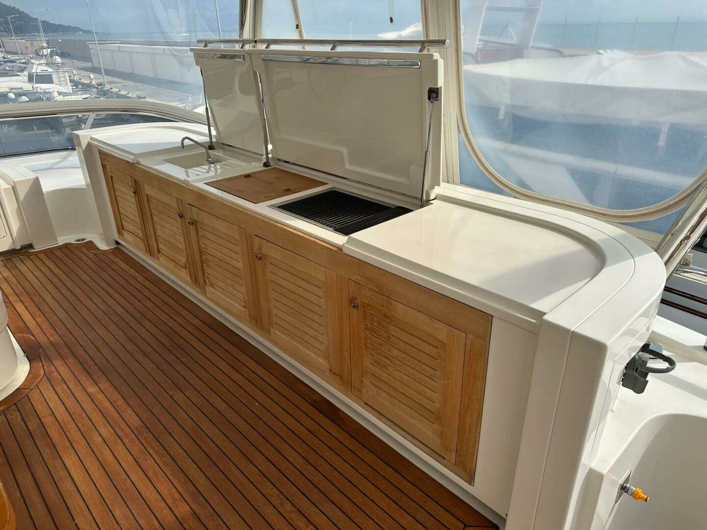 2011 Azimut Magellano 74' - Image 21