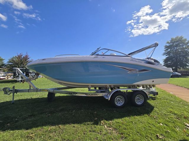 2025 Hurricane SunDeck 217 OB