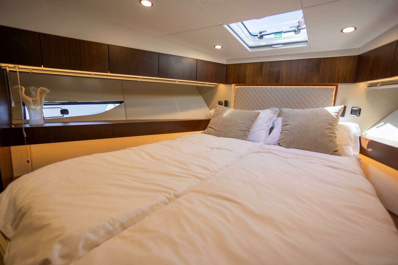 2025 Fairline Squadron 50 - Image 22