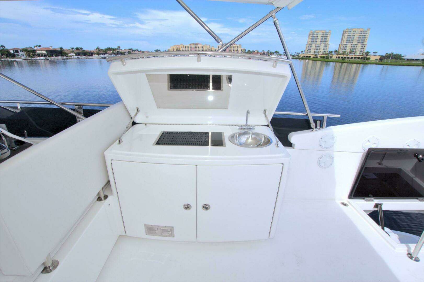 2015 Dyna Yachts 60 Pilothouse Motoryacht - Image 14