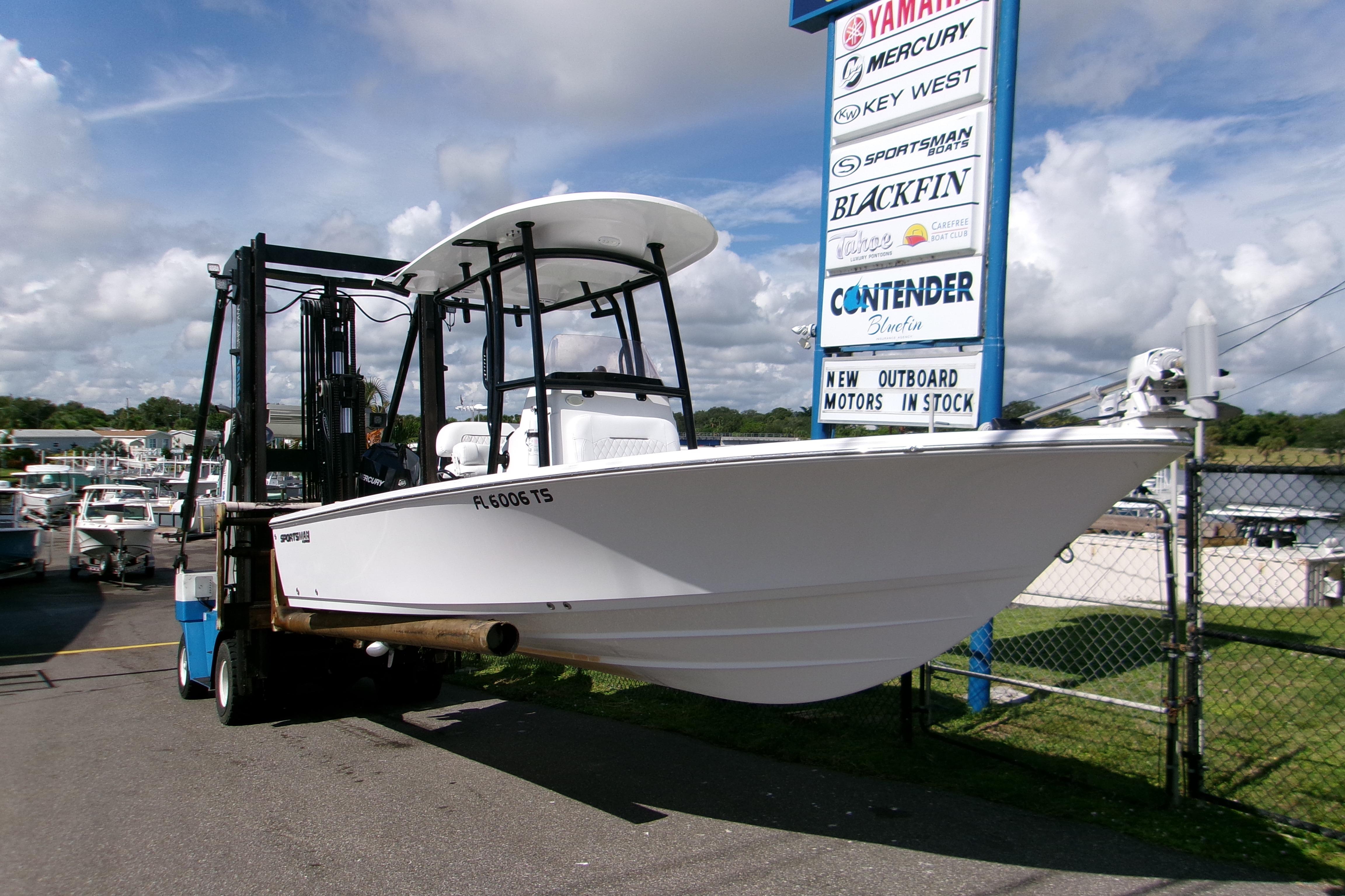 2024 Sportsman Masters 227 Bay Boat