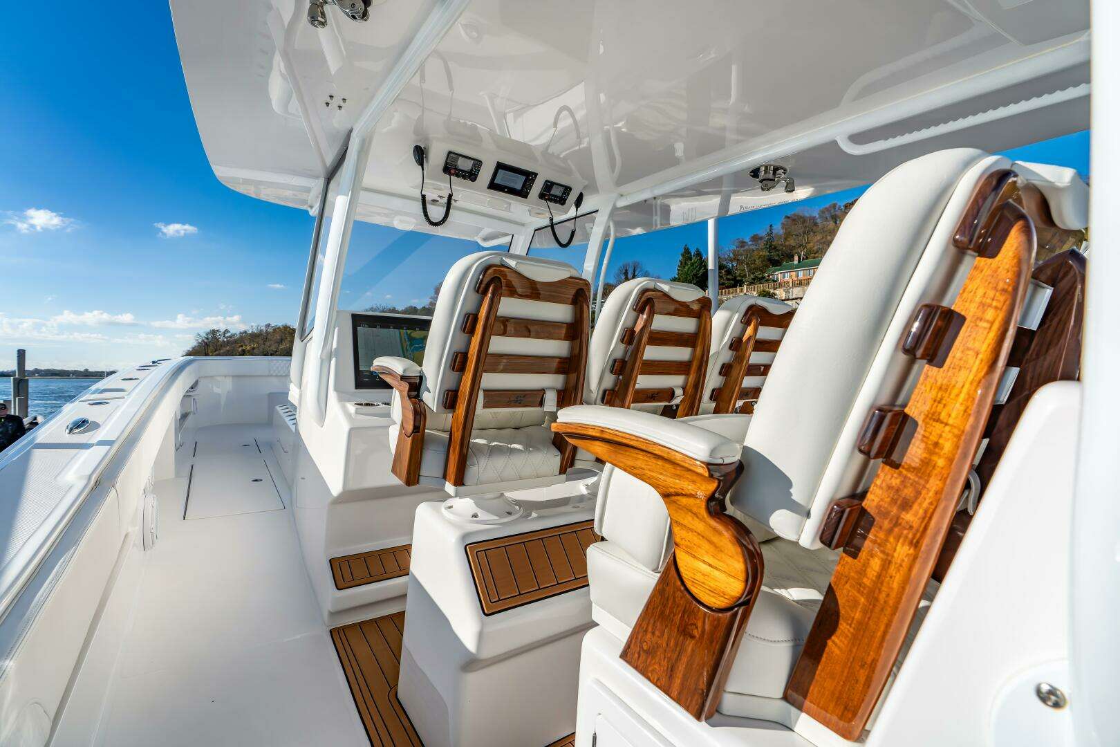 2025 Front Runner 43 Catamaran - Image 29