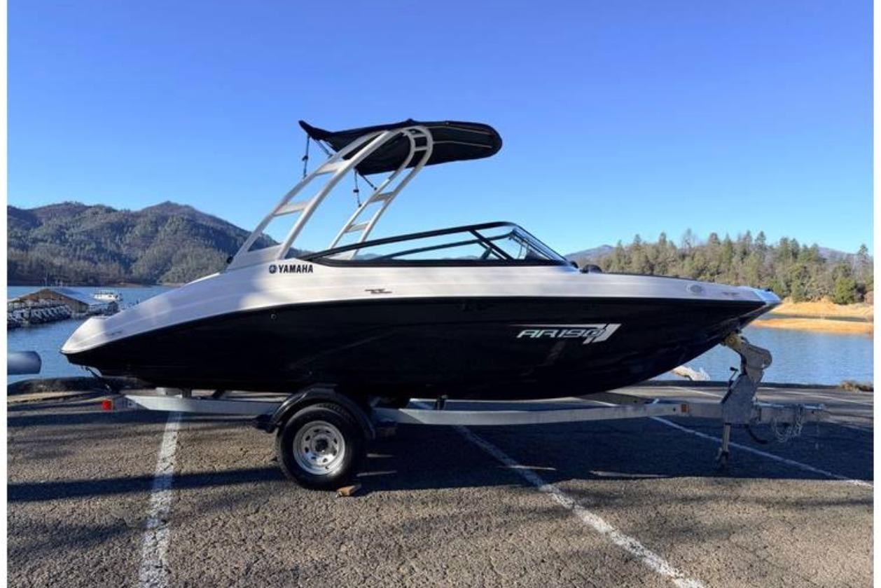 2025 Yamaha Boats AR190
