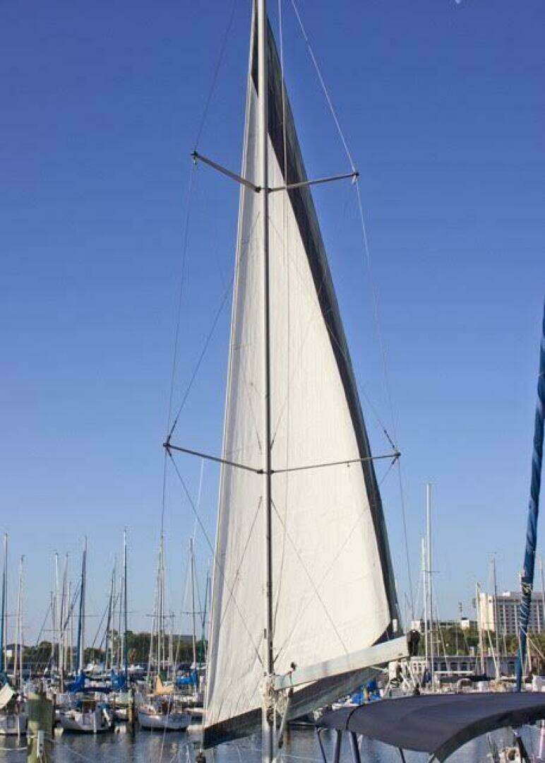 2004 Hunter Sloop - Image 13