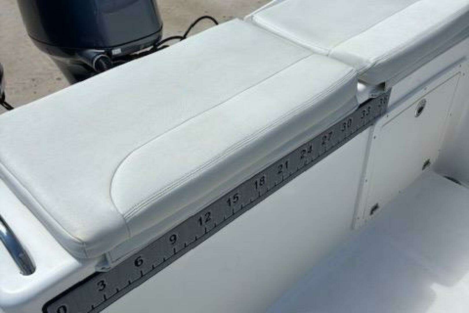 2018 Century 2600 Center Console - Image 5