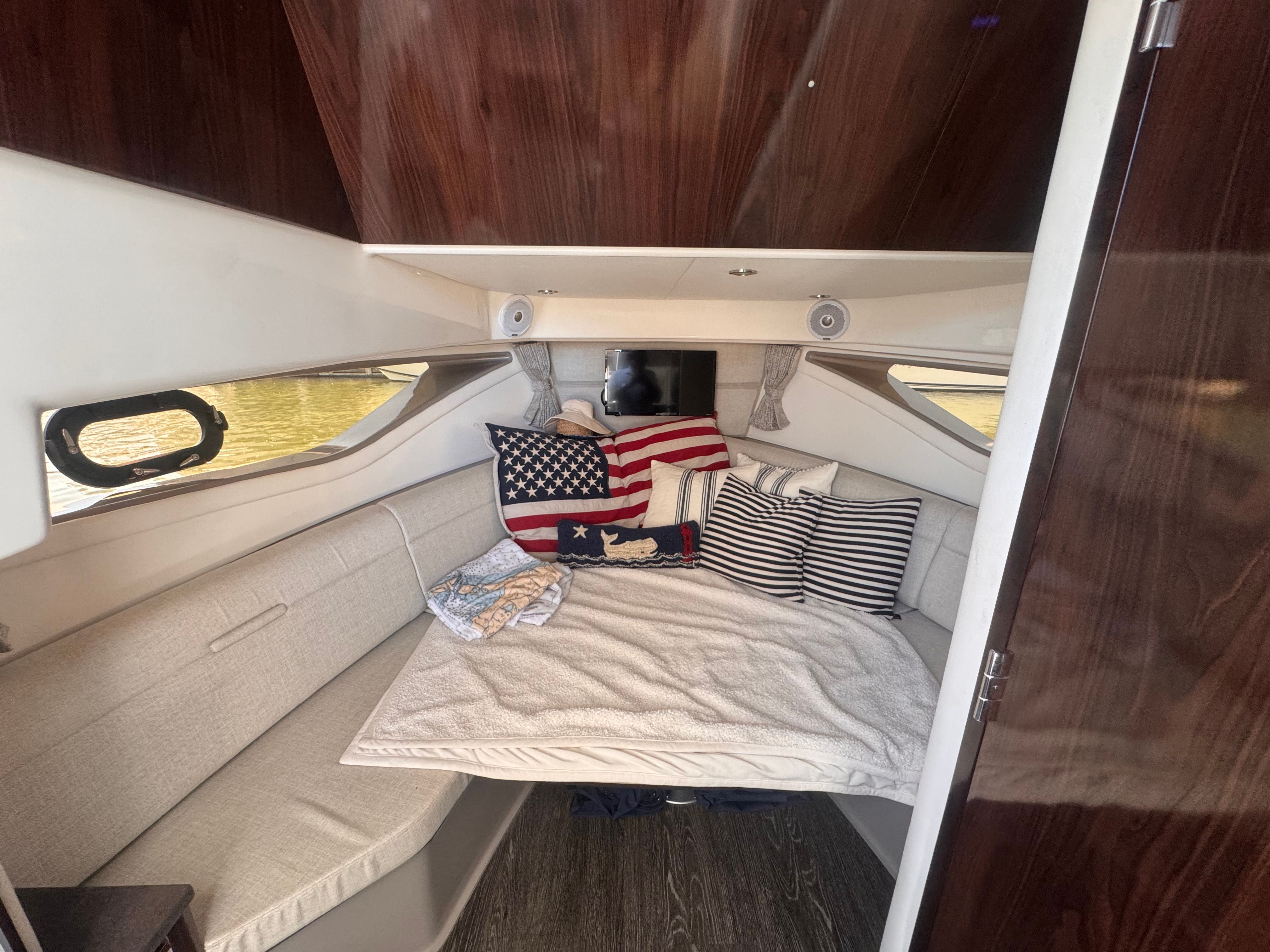 2019 Sea Ray Sundancer 320 - 19