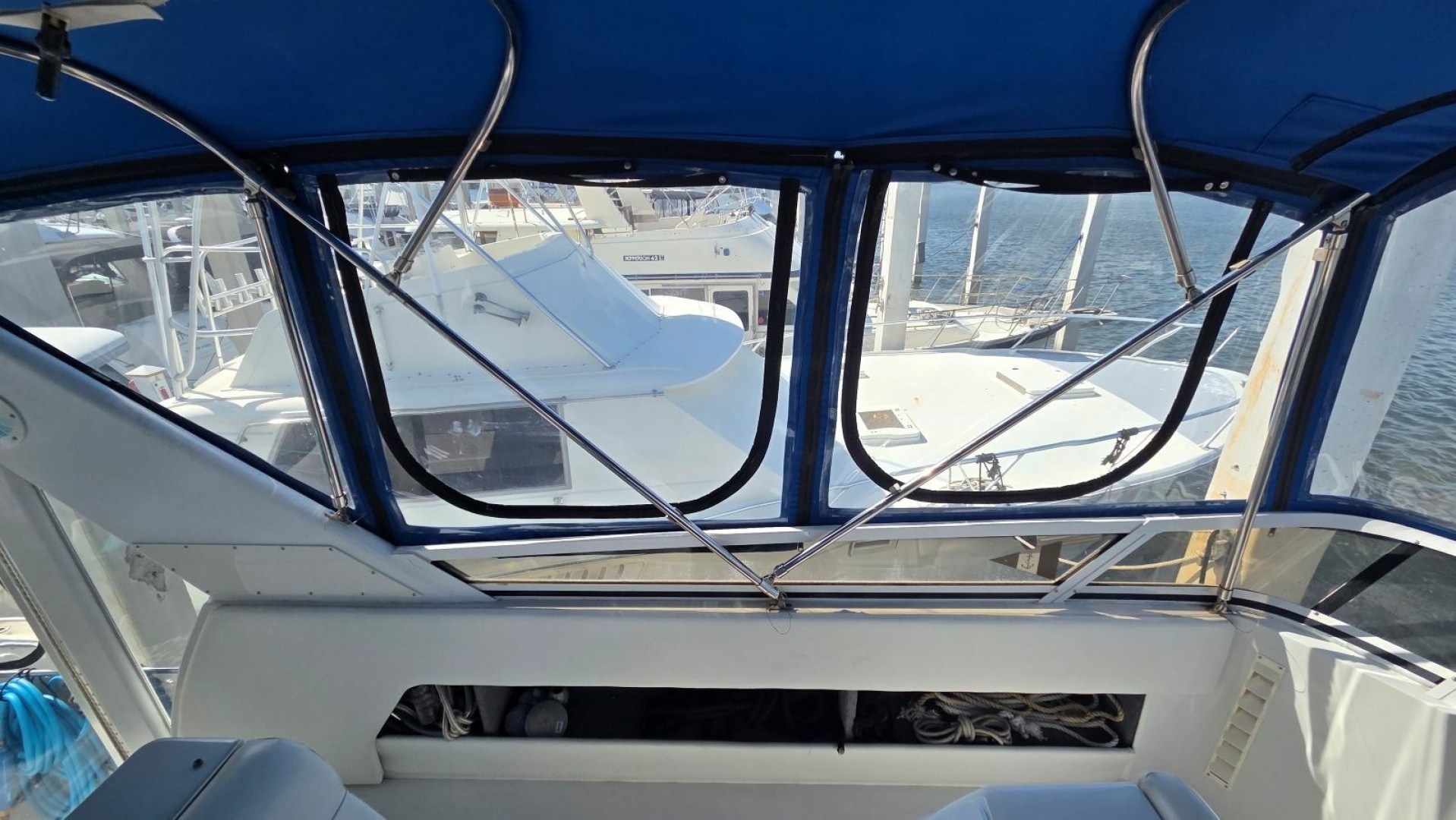 1998 Carver 405 Aft Cabin Motor Yacht - Image 24