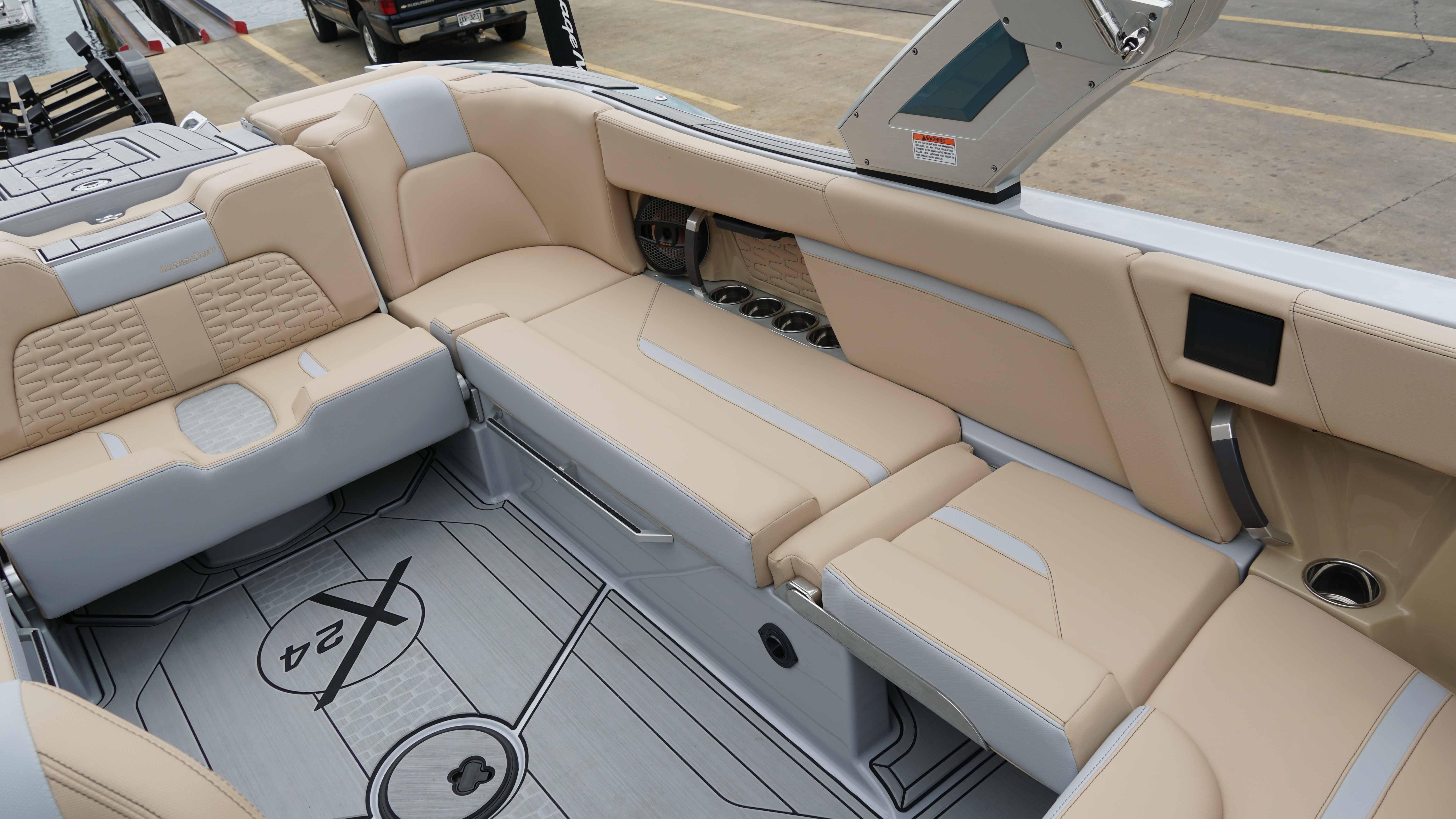 2025 MasterCraft X24 - 27