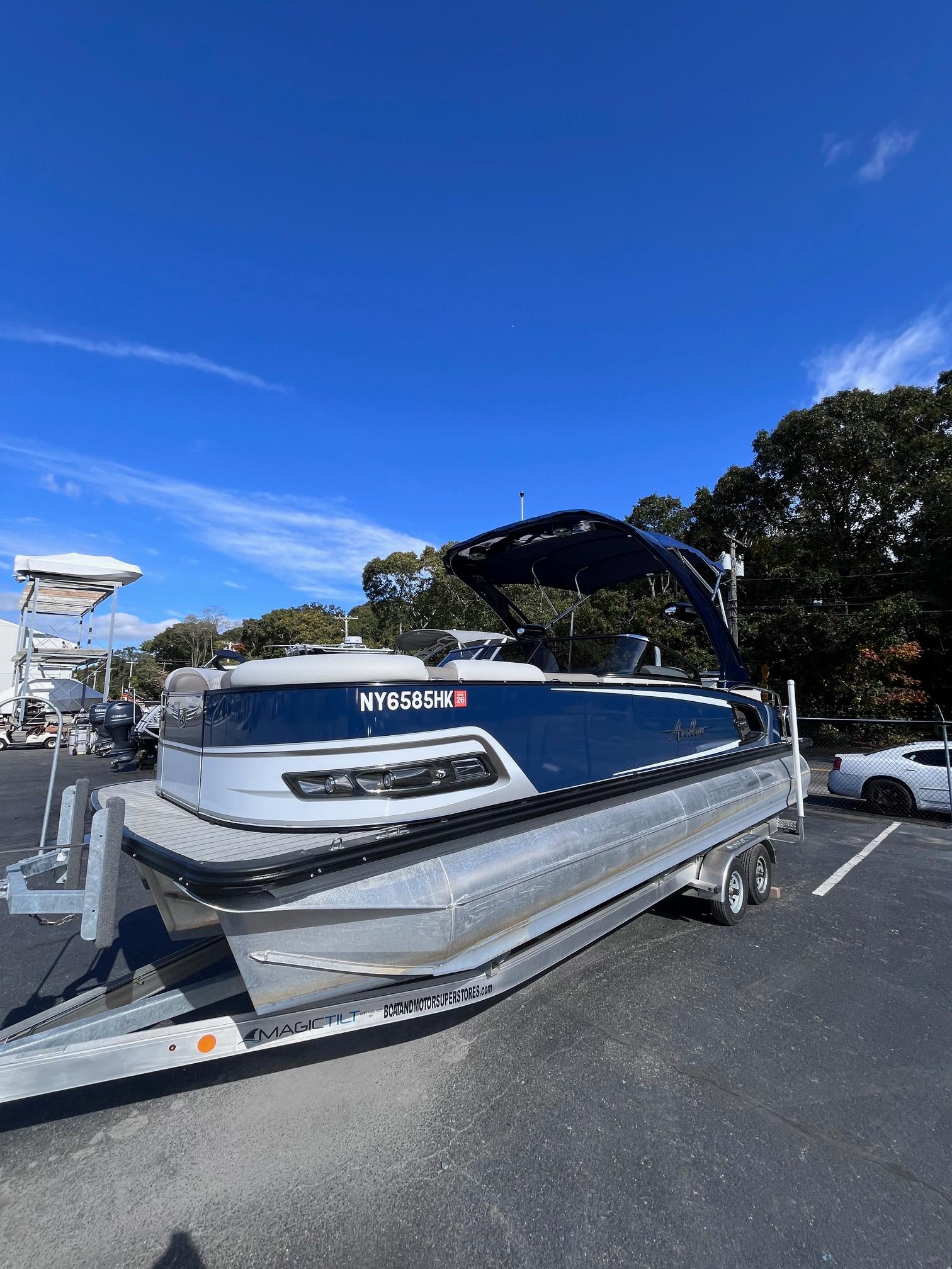 2023 Avalon Excalibur Elite Windshield - 27'