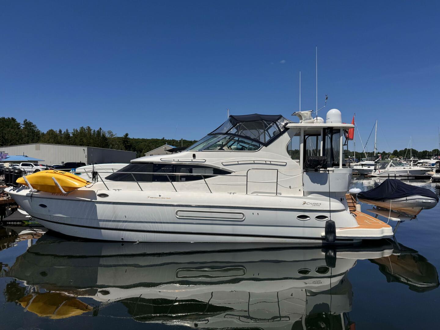 2002 Cruisers Yachts 4450 Express Motoryacht