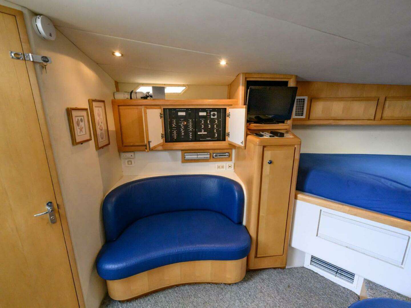 1998 Bertram 36 Moppie - Image 18