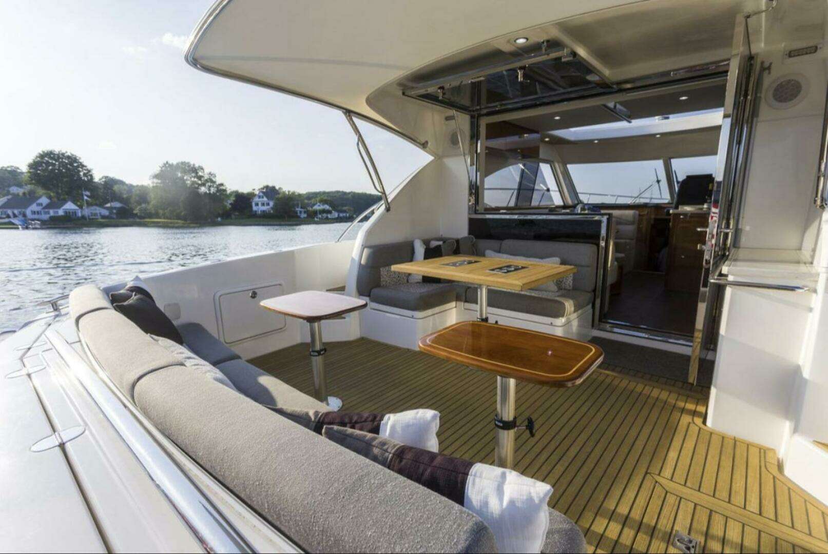2016 Riviera 5000 Sport Yacht - Image 10