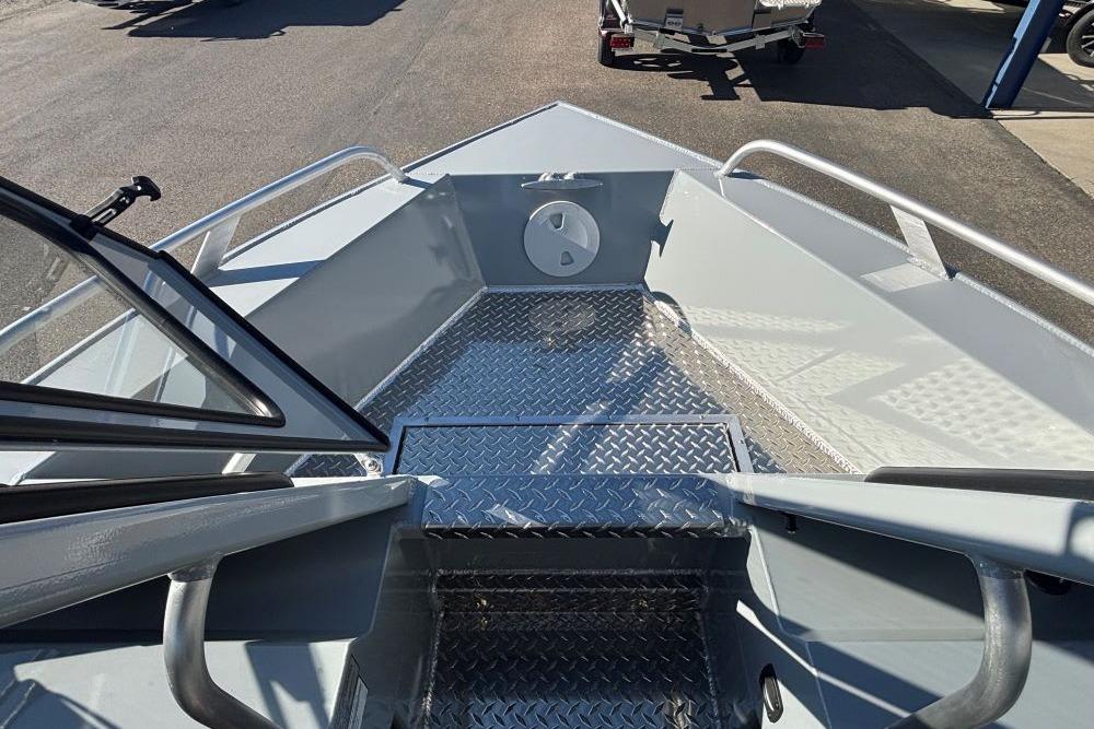 2025 Hewescraft 200 ProV ET boat deck with diamond plate flooring and open hatch.