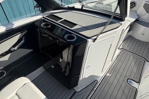 2026 Yamaha Boats 222S interior with sleek design and modern amenities.