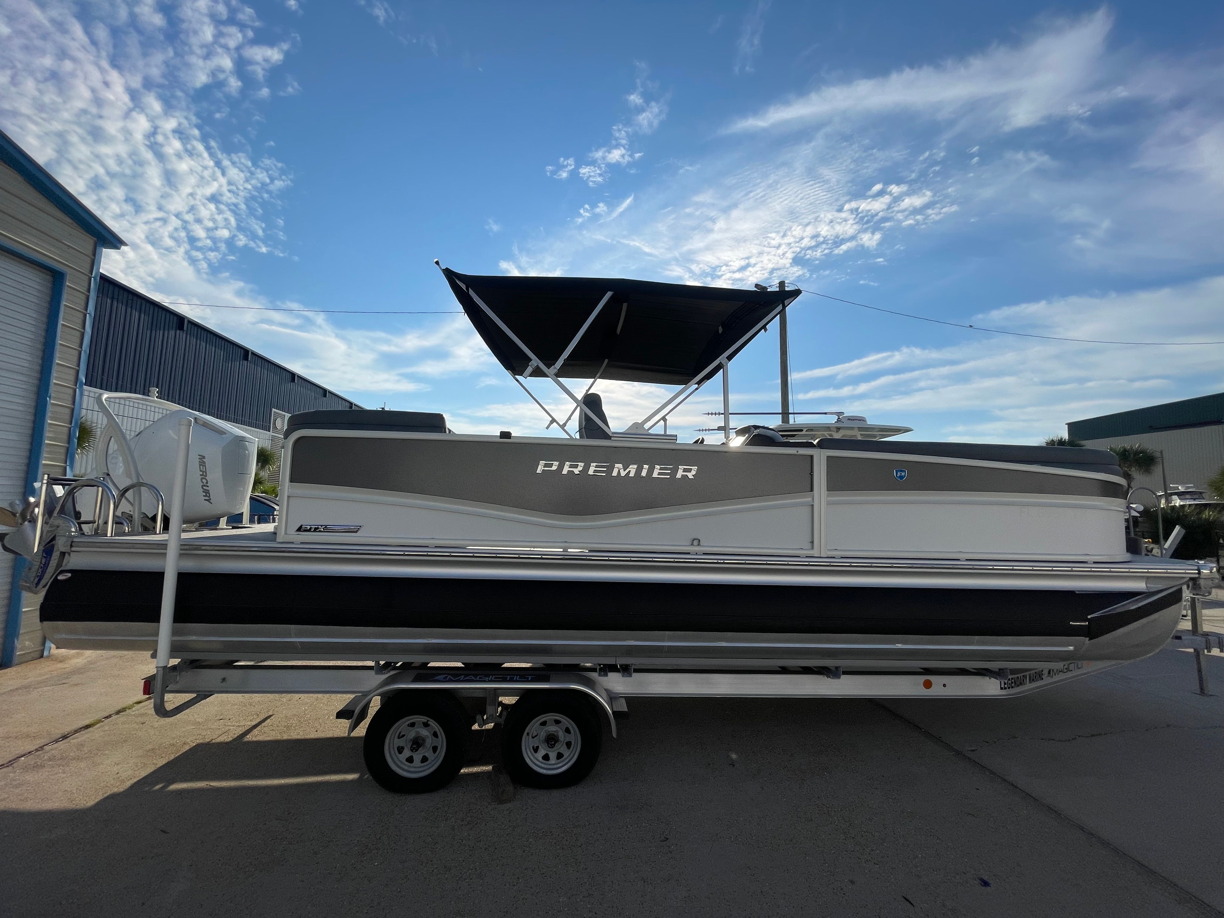 2025 PREMIER 270 INTRIGUE - Image 2