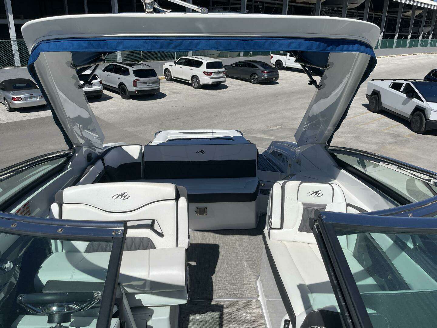 2019 Monterey 328SS - Image 24