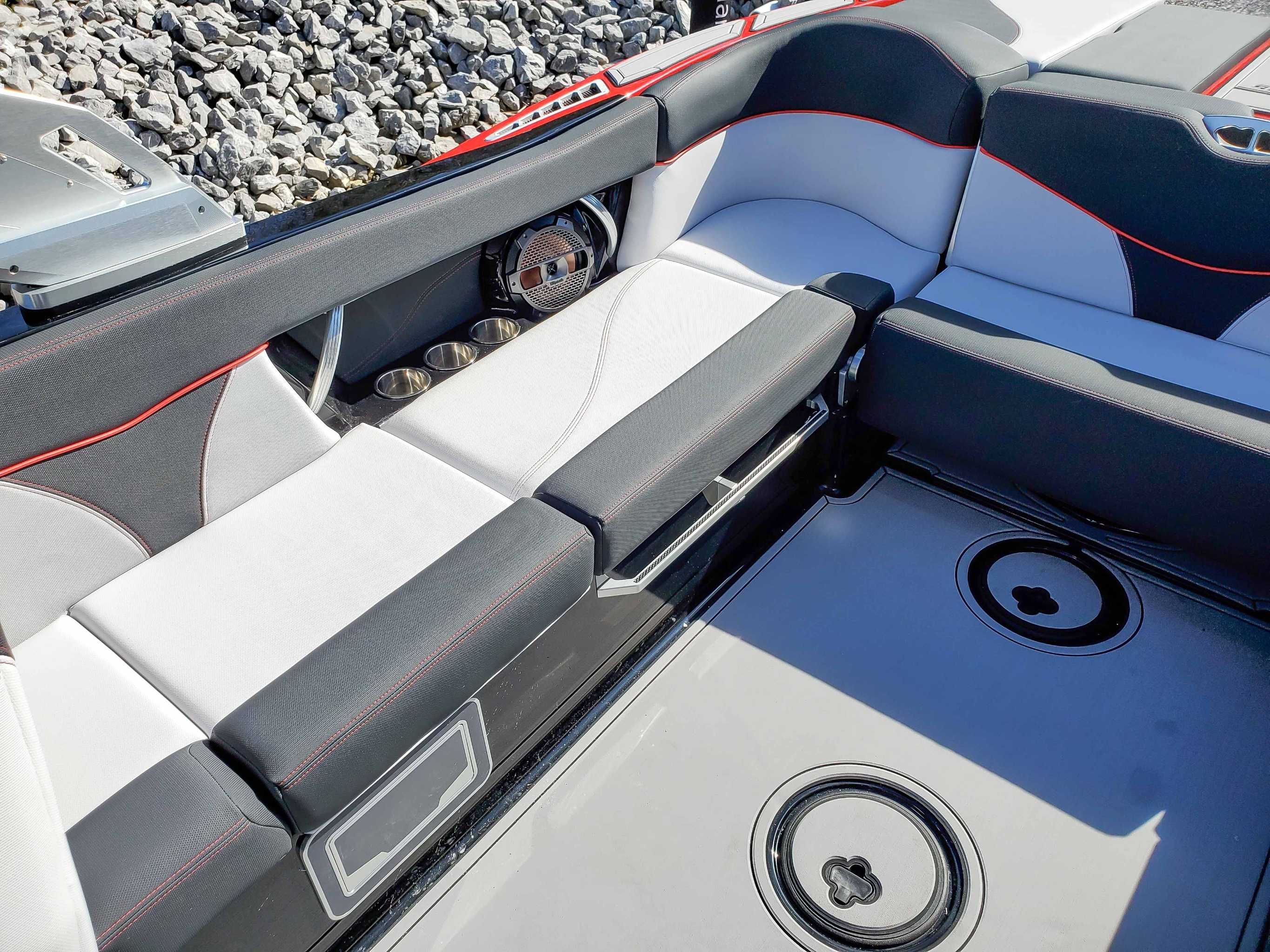 2021 MasterCraft XT25 - 21