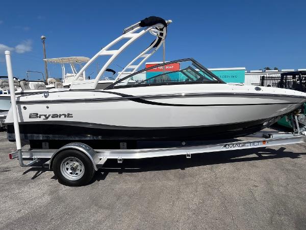 2018 Bryant Speranza boat on trailer, white hull, sleek design, sunny day.