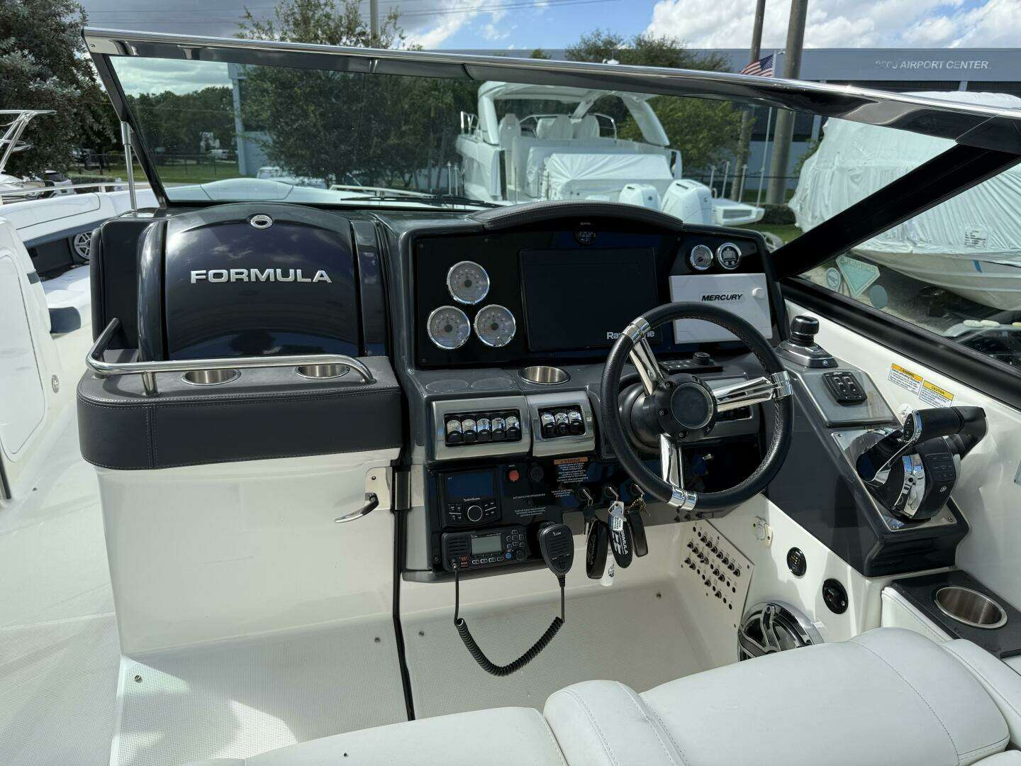 2021 Formula 350 Crossover Bowrider OB - Image 19