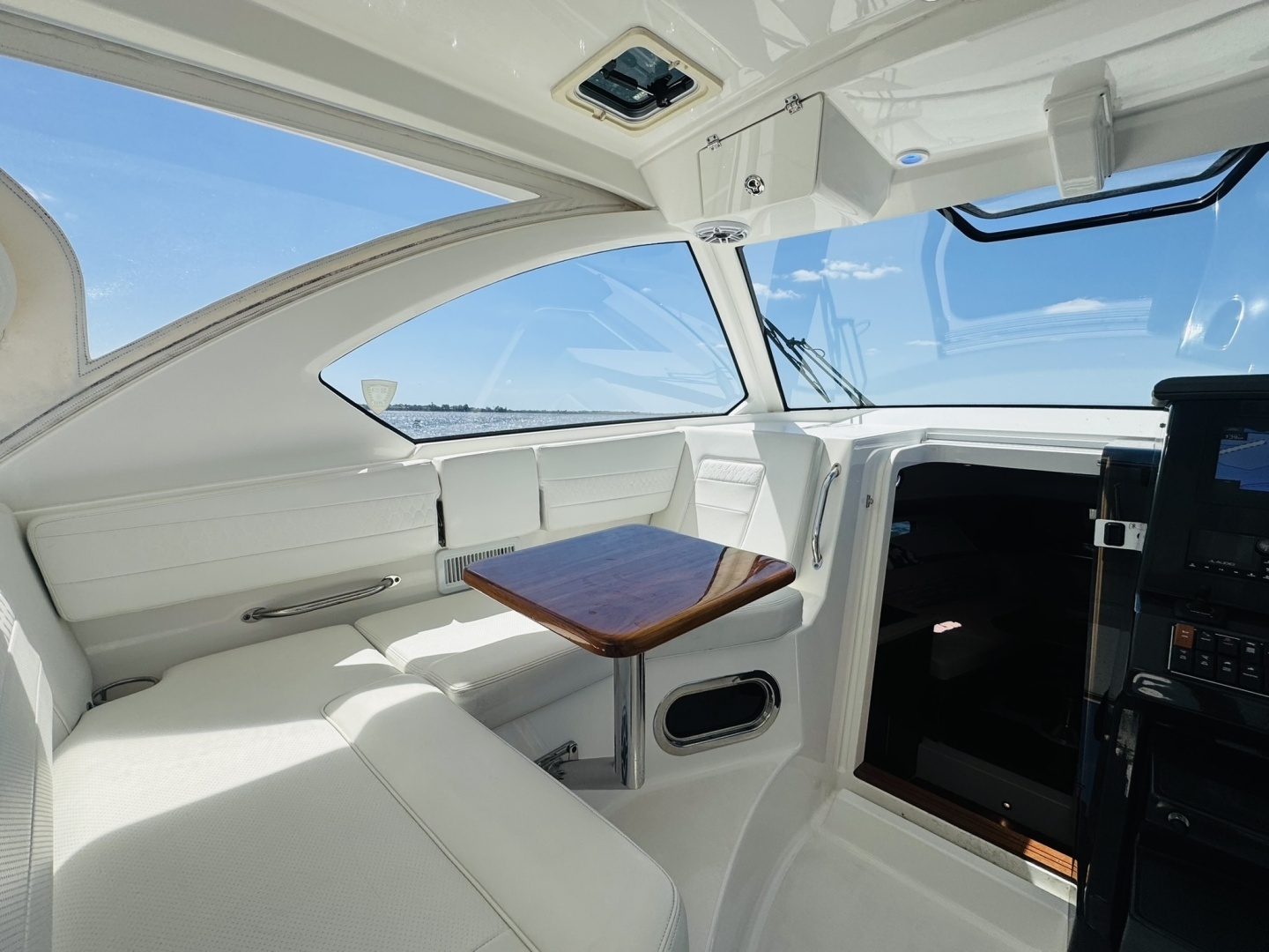 2021 Pursuit OS 355 - Image 27