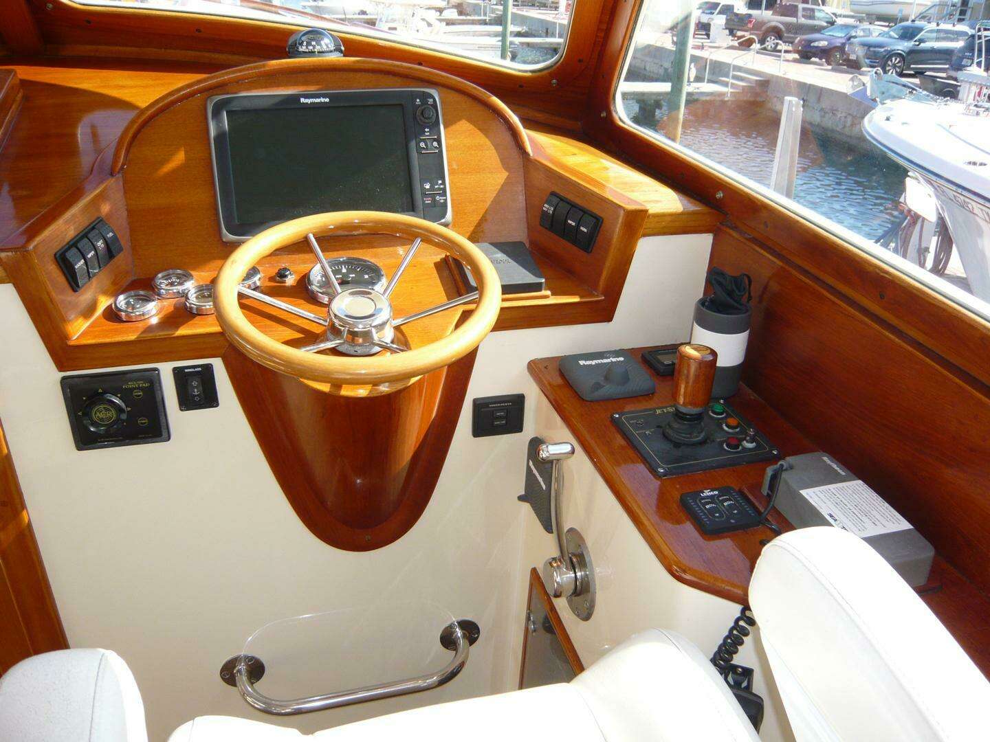 1998 Hinckley 36 Classic - Image 15