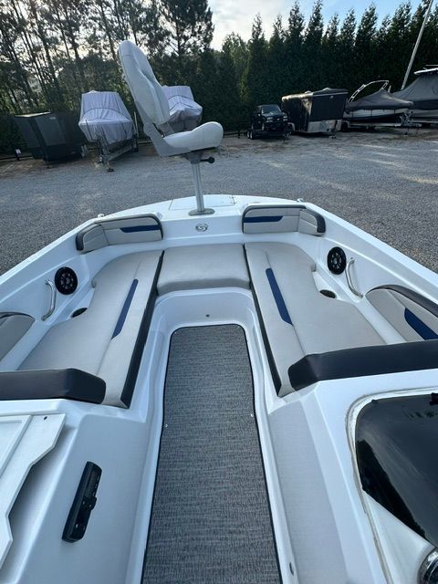2021 Hurricane SunDeck Sport 205 OB - 2