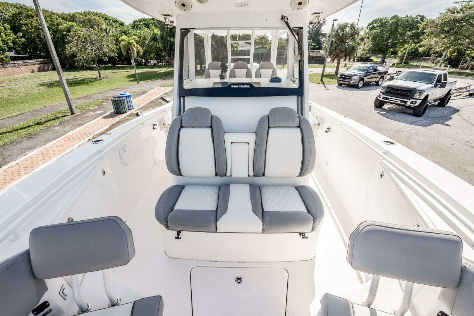 2021 Everglades 335 Center Console - Image 13