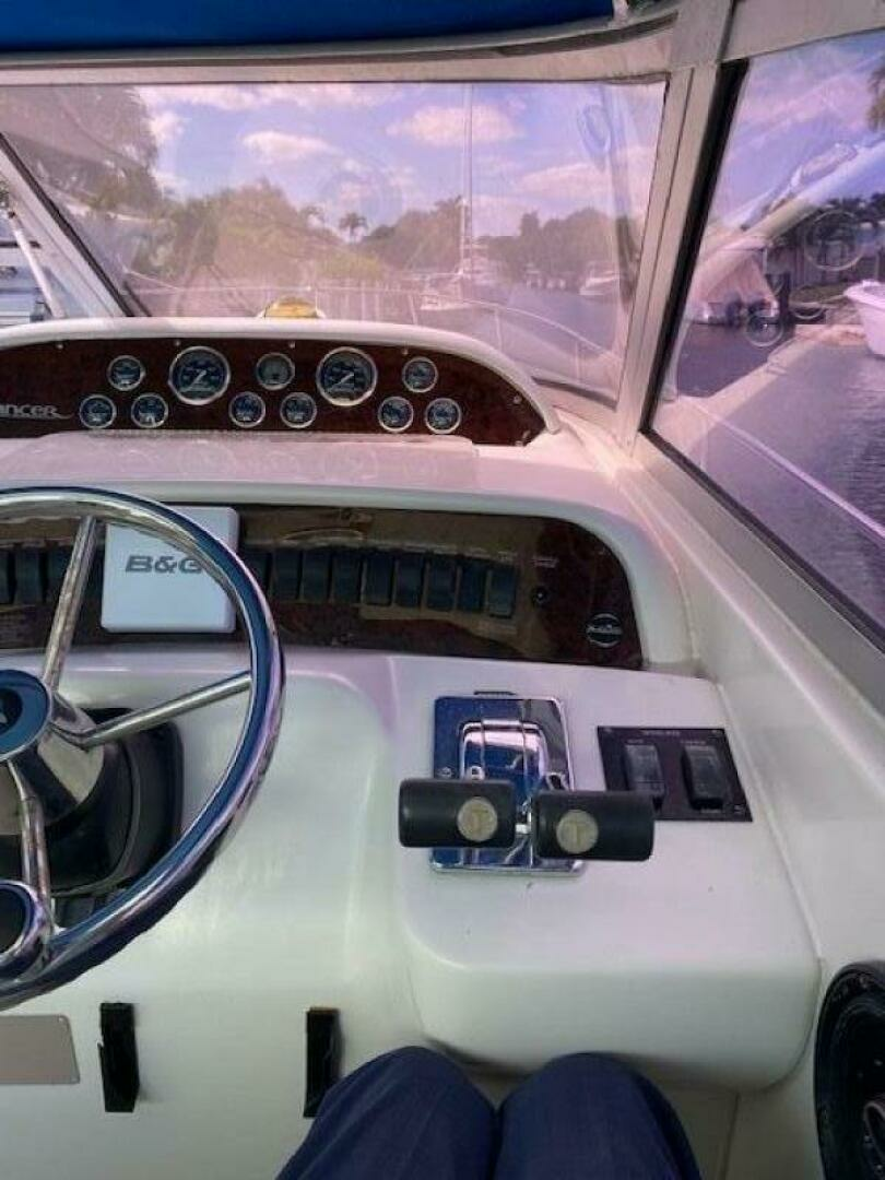 1997 Sea Ray 330 Sundancer - Image 11