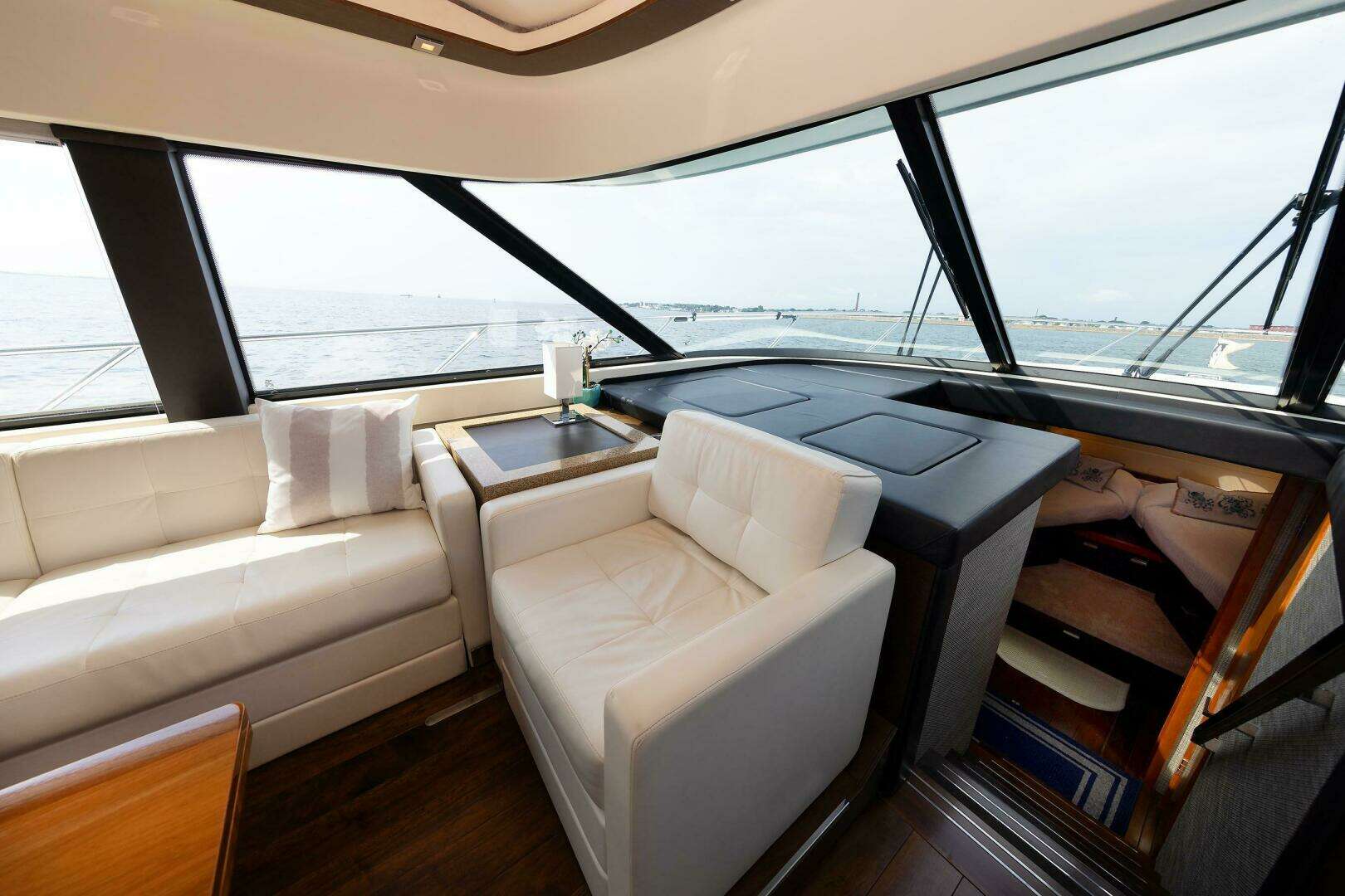 2014 Tiara Yachts 5000 Express - Image 25