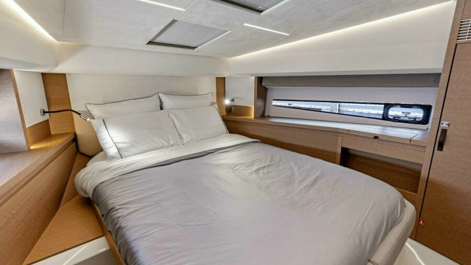 2025 Prestige 460 - Image 32