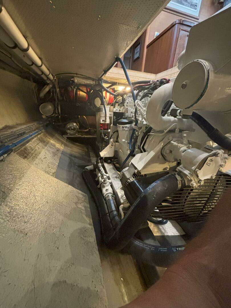 1972 Matthews 4 Flush Deck - Image 41