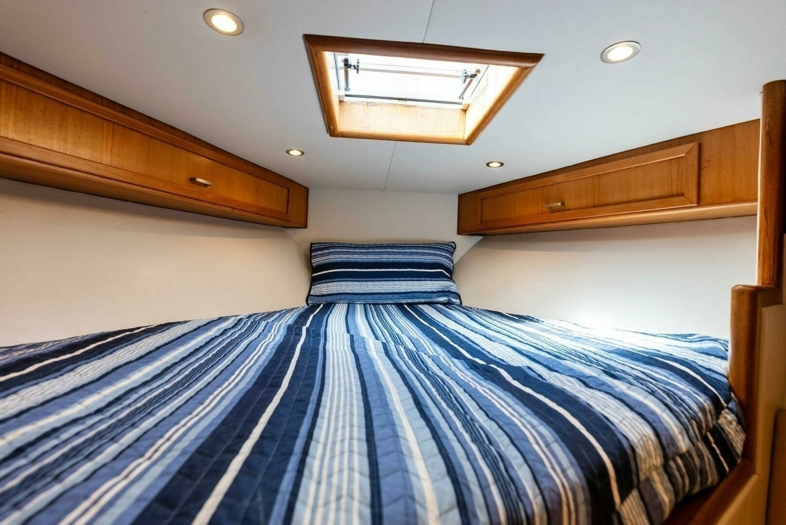 2018 Custom Carolina 35 Express - Image 35