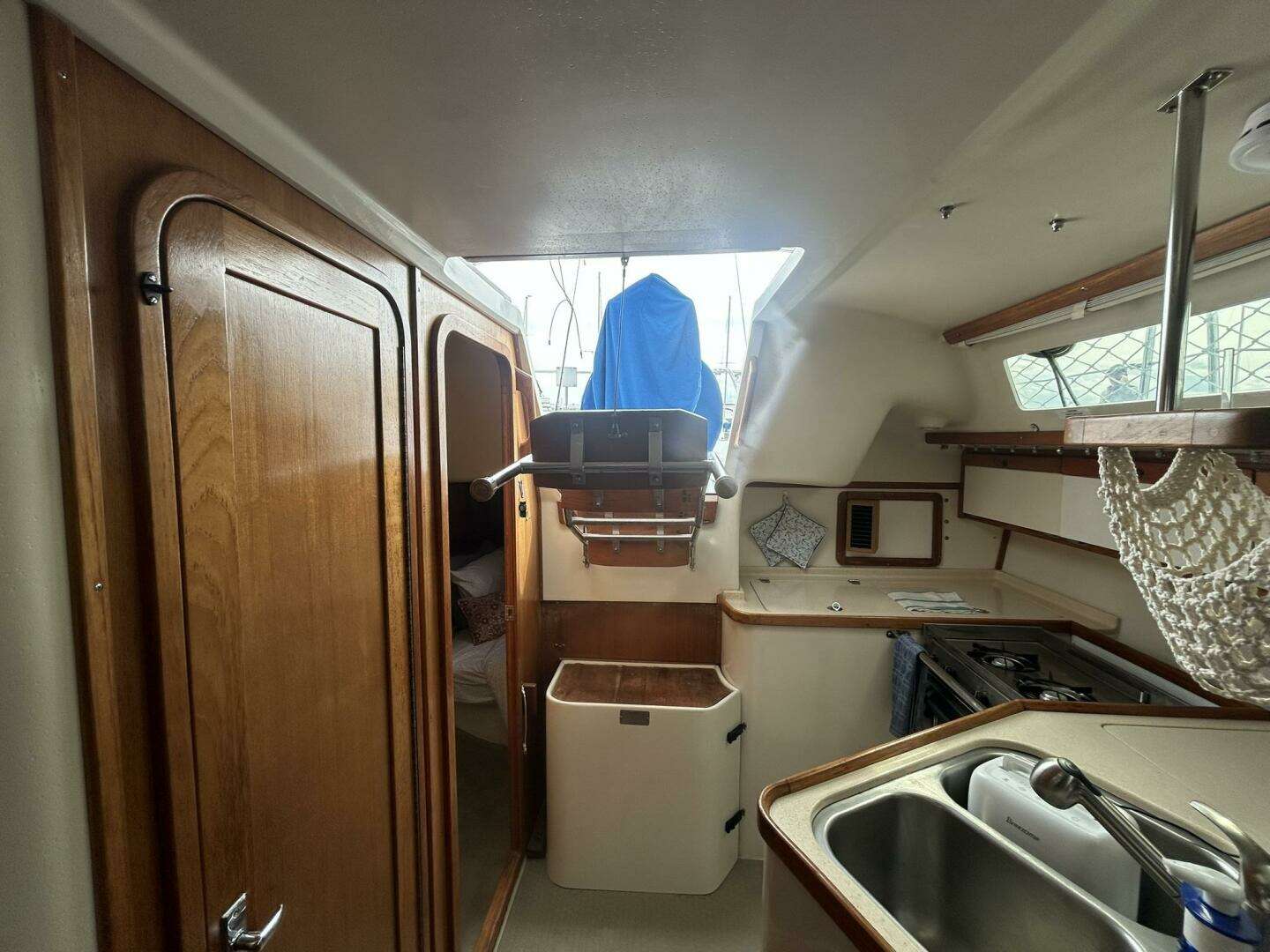 1995 Catalina 320 - Image 32