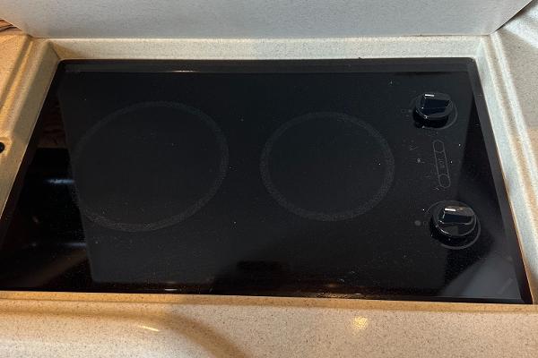 Built-in stovetop on 2004 Sea Ray 380 Sundancer yacht.