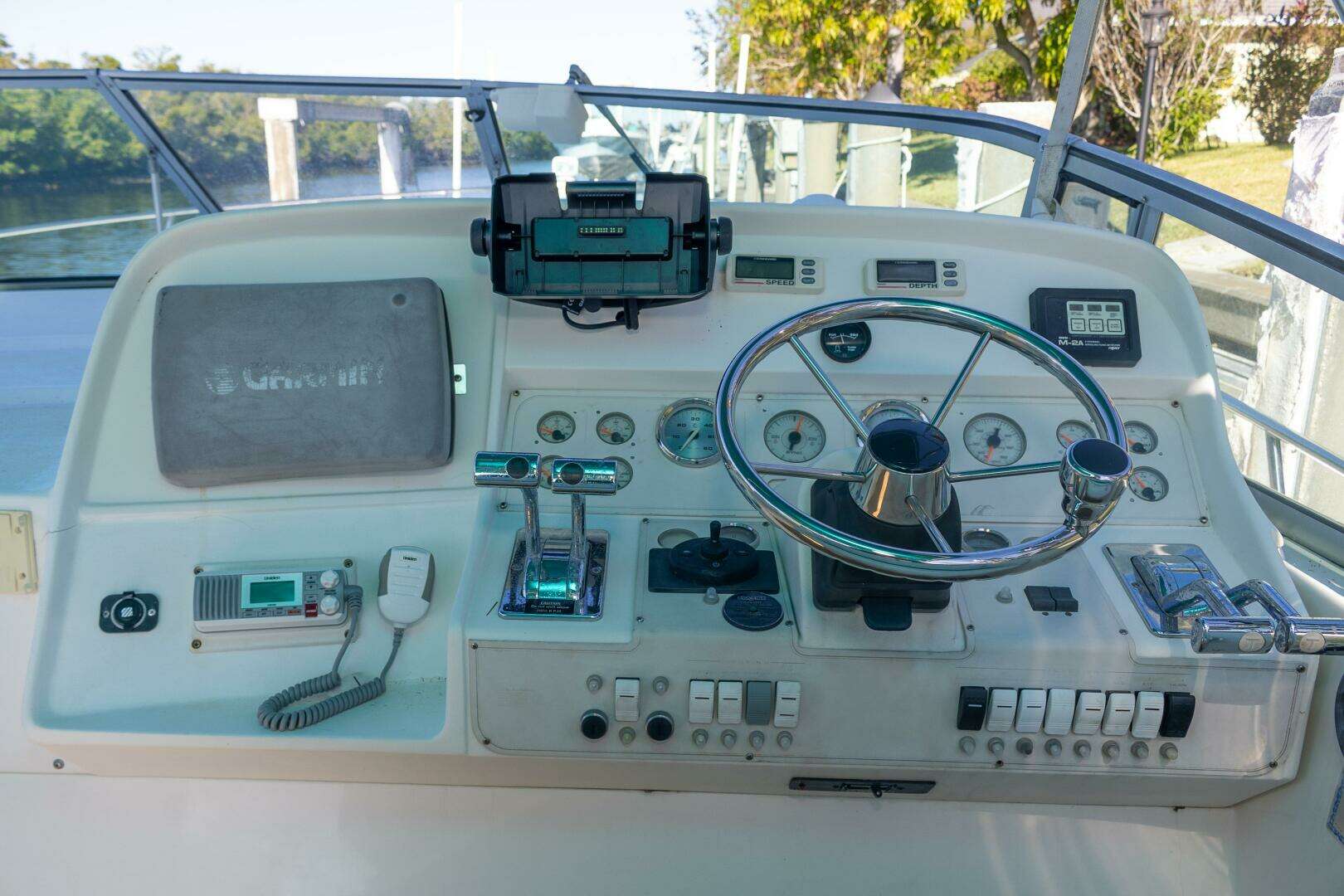 1995 Cruisers ESPRIT 3570 - Image 10