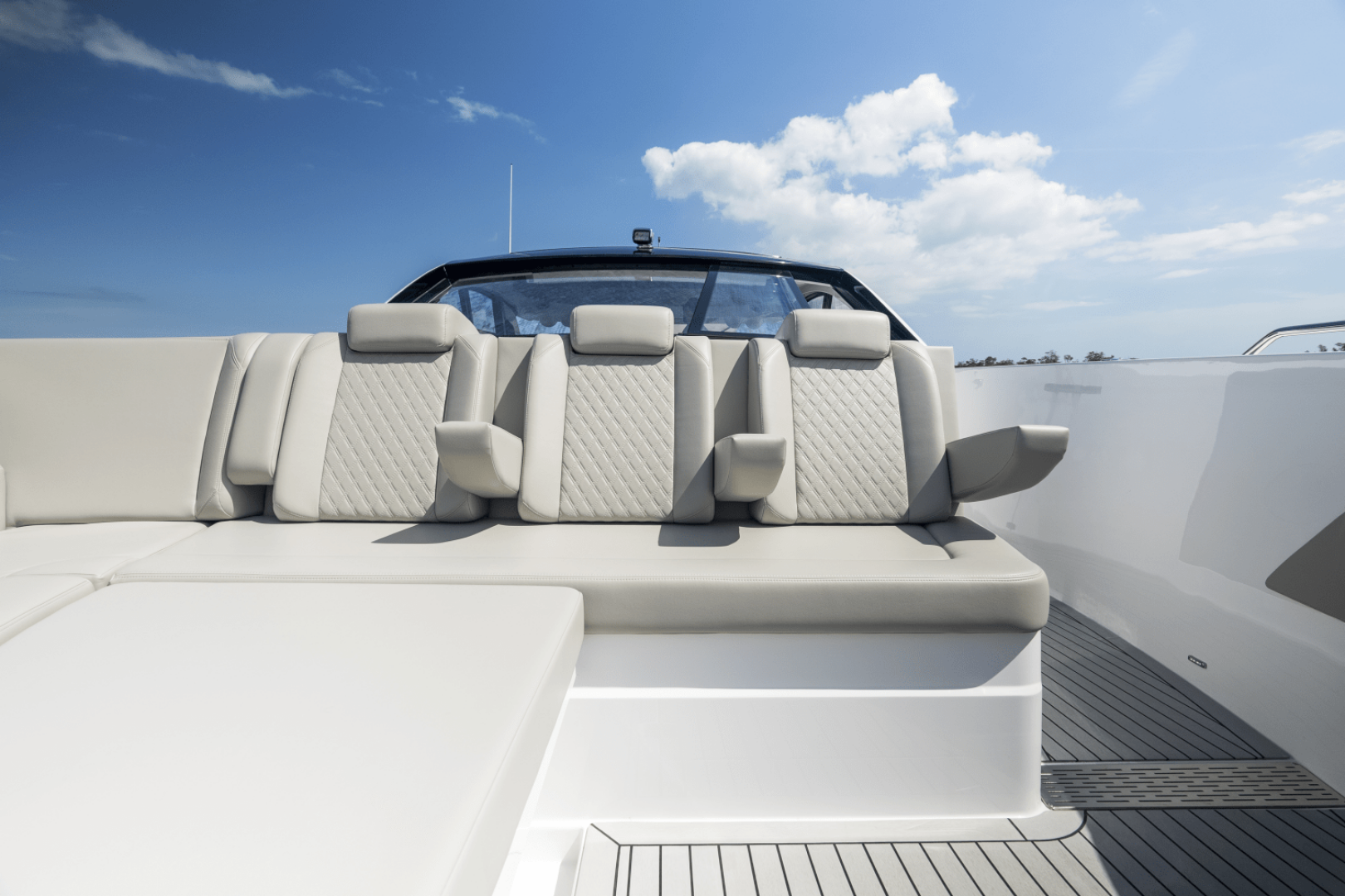 2026 Cruisers Yachts 50GLS OB - Image 72
