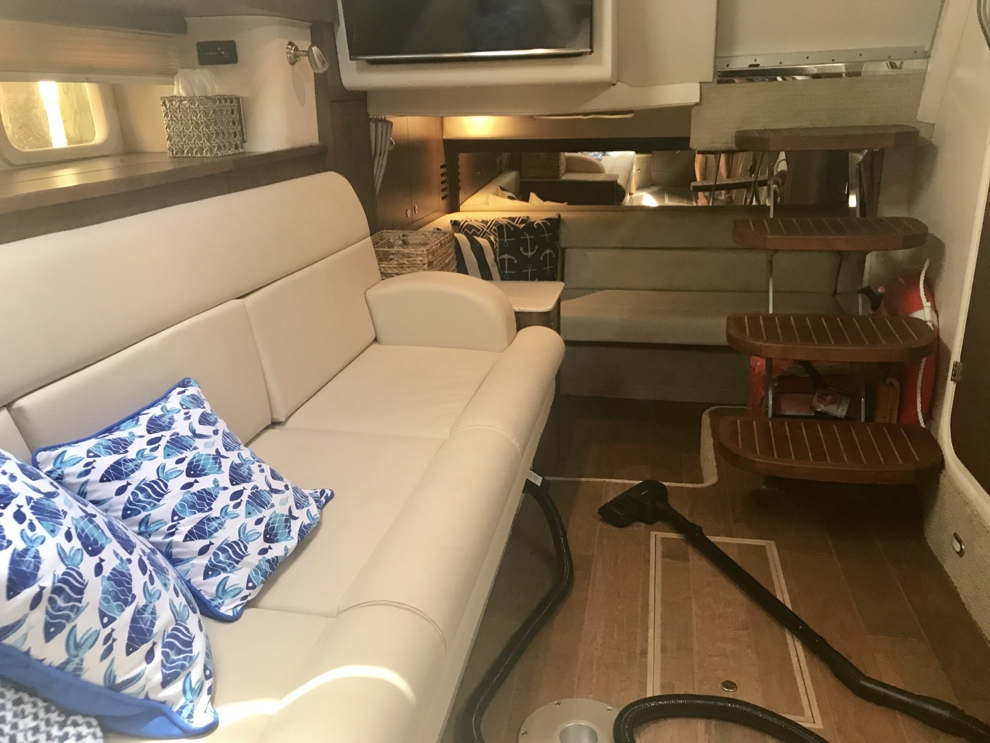 2017 Sea Ray Sundancer 370 - Image 21
