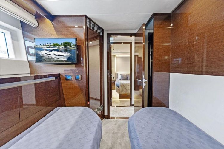2018 Prestige 680 - Image 67